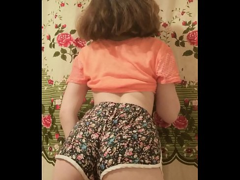 ❤️ Una ghjovana sexy si spoglia i pantaloncini davanti à a camera ❤️❌  Sessu à co.bitcoinex.top ☑
